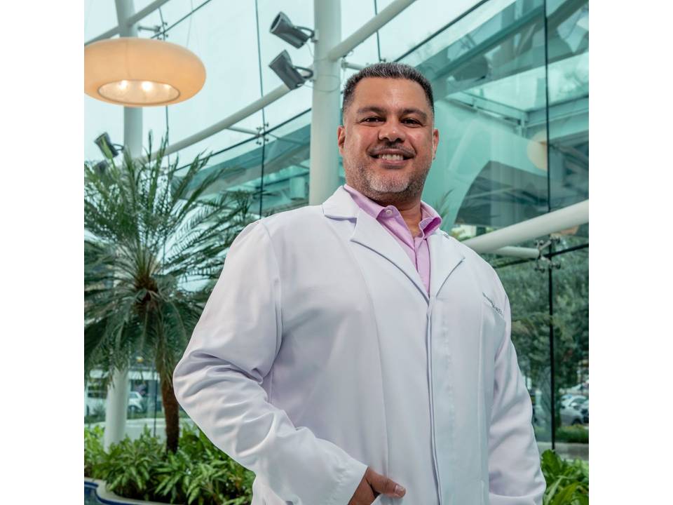 Dr Marco Aurélio S. Neves, ortopedista e traumatoligista especializado em cirurgia de próteses de quadril e joelho (3)