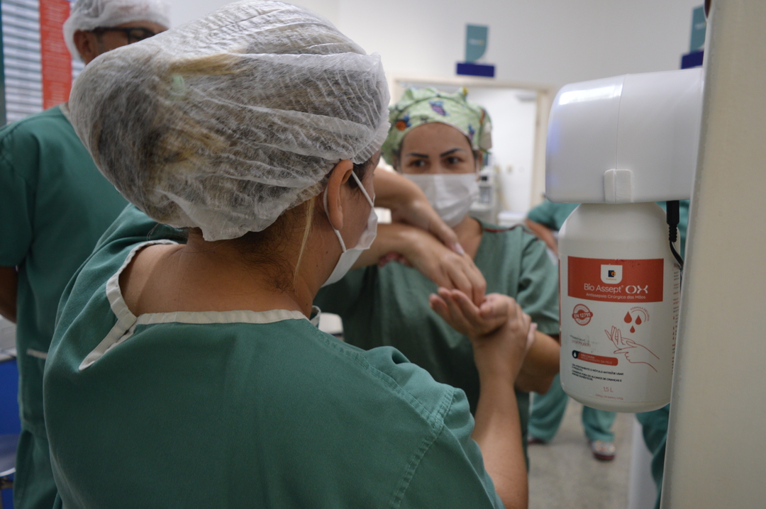 Capa - Hetrin aparelho de higienização das mãos