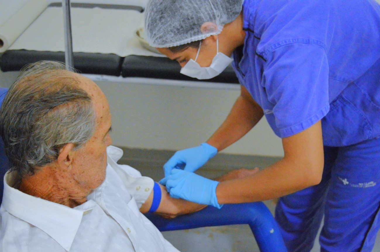 HEF alerta que pessoas com condições preexistentes, gestantes, lactentes, crianças (até 2 anos) e idosos têm maiores riscos de desenvolver complicações pela doença