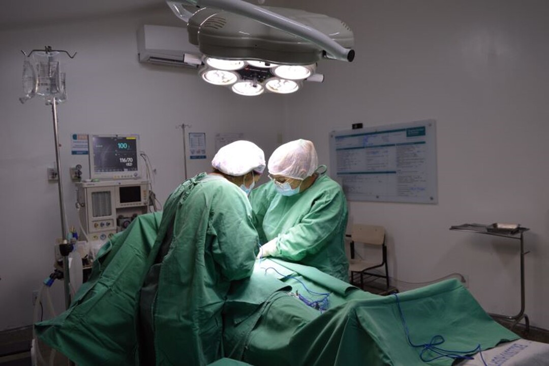 Equipe da unidade realiza em média 290 cirurgias por mês. (1)