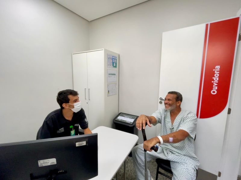 Equipe da Ouvidoria durante atendimento humanizado no Pronto-Socorro compromisso diário com a qualidade e o cuidado aos pacientes do SUS.