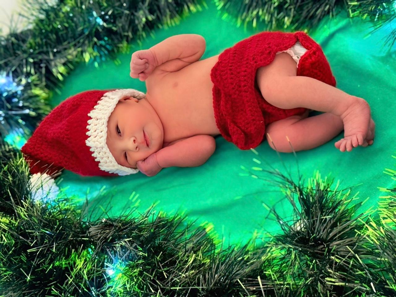 A magia do Natal celebra o vínculo especial entre os bebês e suas famílias. - HEF