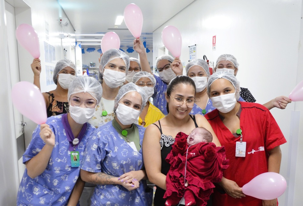 Capa_HCN celebra alta de paciente da UTI Neonatal e reforça seu compromisso com a saúde materna (1)