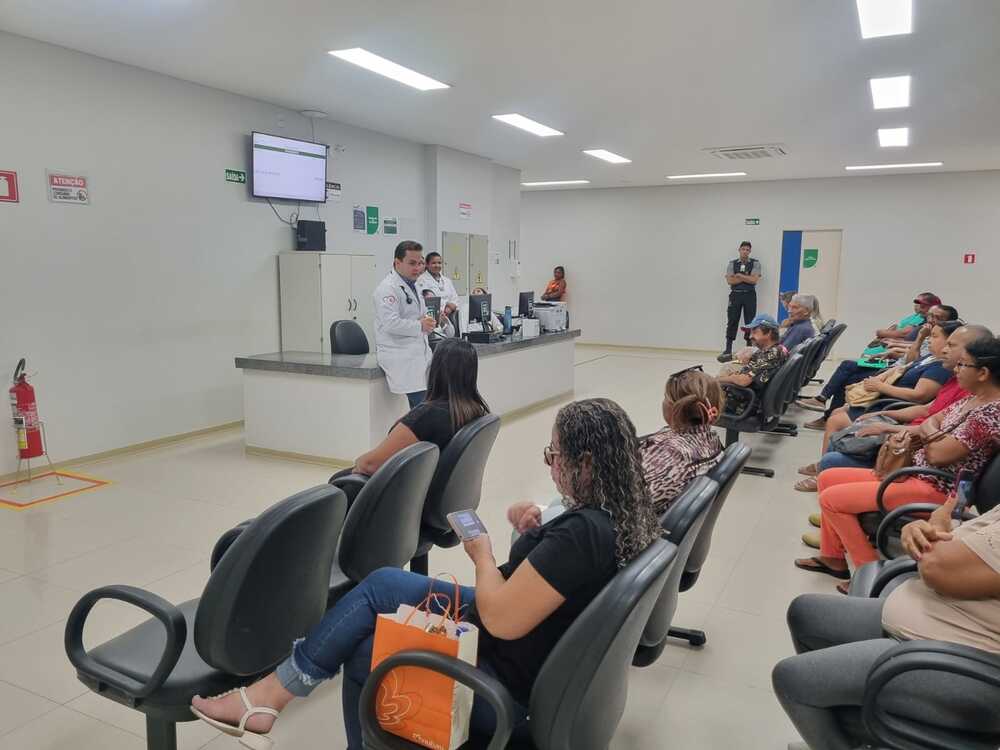 Comunidade participa de palestra educativa conduzida pelo médico cardiologista da Policlínica Estadual de Posse (Foto IMED) (1)