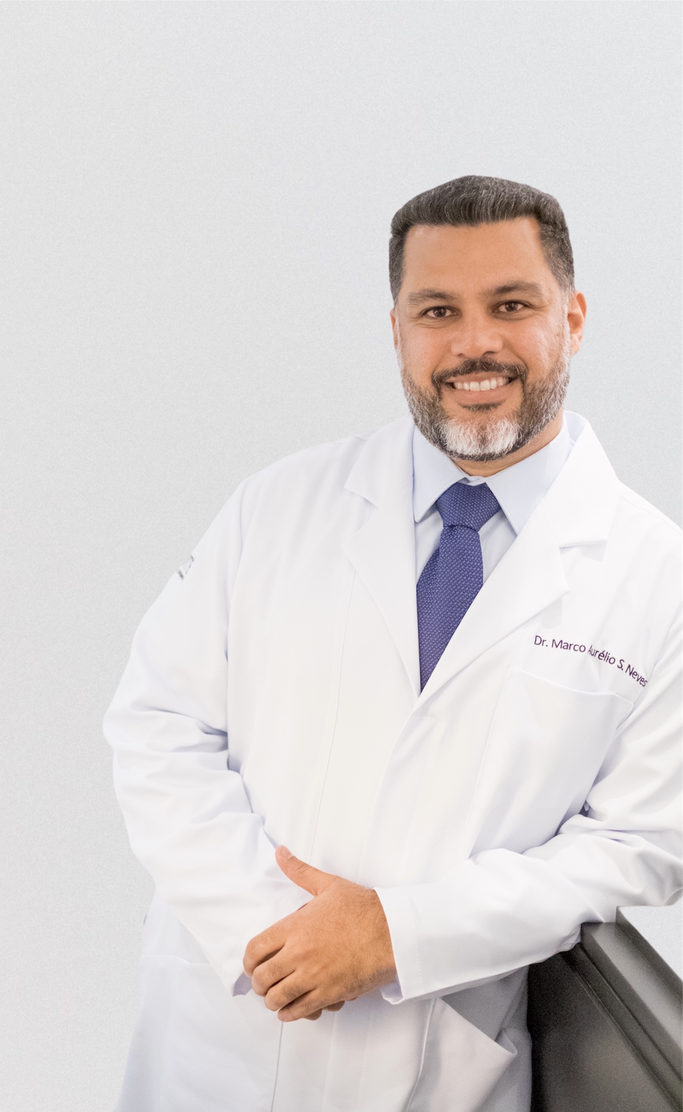 Dr Marco Aurélio S. Neves, ortopedista e traumatoligista especializado em cirurgia de próteses de quadril e joelho (Divulgação)